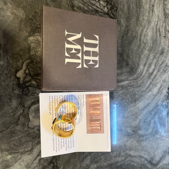 The Met Store-Egyptian big hinged gold hoop earrings w semiprecious stones-NIB - Picture 9 of 12